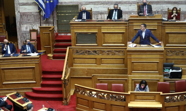 Μετωπική Μητσοτάκη – Τσίπρα σήμερα στη Βουλή