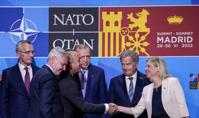 ΝΑΤΟ: Οι χώρες μέλη υπέγραψαν τα πρωτόκολλα προσχώρησης Σουηδίας και Φινλανδίας