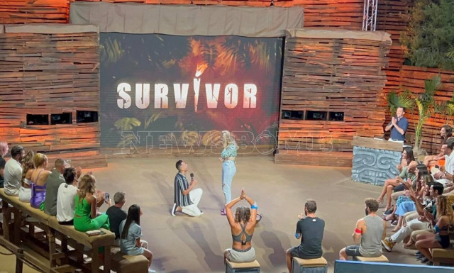 Survivor - Ημιτελικός: Η πρόταση γάμου του Γιάννη Τσολάκη στην κοπέλα του (pics - vid)