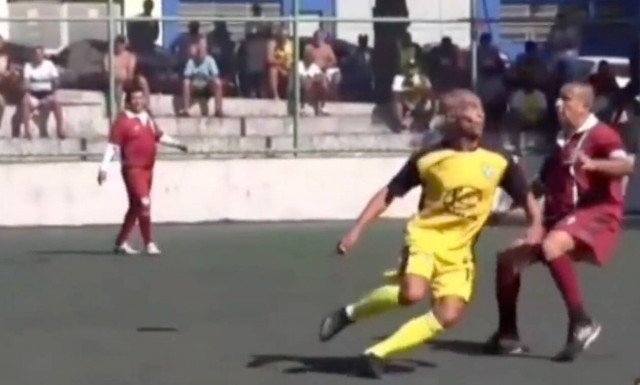 Γκολ «μαγεία» από τον Ρομάριο: Ο Βραζιλιάνος θρύλος «μιλάει» της μπάλας και στα 56 του