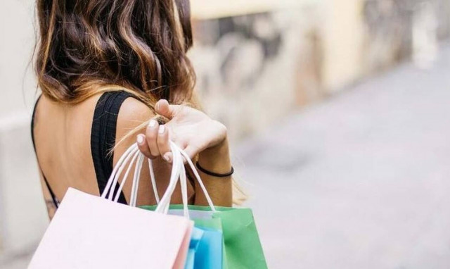 Ανοιχτά μαγαζιά την πρώτη Κυριακή των εκπτώσεων: Δείτε ποιες ώρες