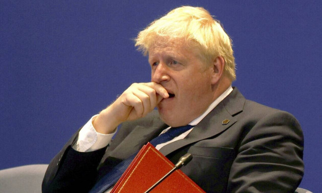 Επιμένει ο Τζόνσον: «Δεν παραιτούμαι» – Οι δυο επιλογές που έδωσε στους υπουργούς του