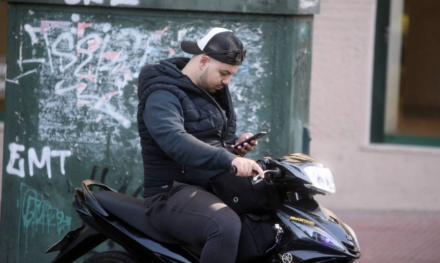 Ταυτότητα και άδεια οδήγησης στο κινητό τηλέφωνο: Ποια στοιχεία θα αποθηκεύονται