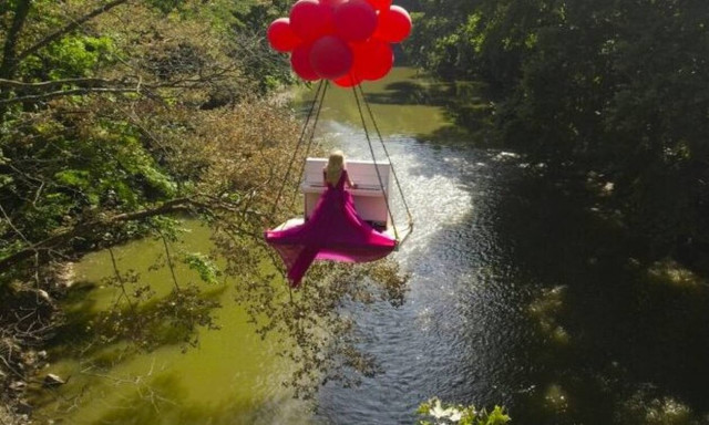 Viral βίντεο: Η ιπτάμενη πιανίστρια των Τεμπών διεκδικεί θέση στο ρεκόρ Γκίνες