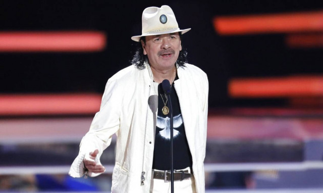 Κάρλος Σαντάνα: Κατέρρευσε επί σκηνής σε συναυλία του στο Ντιτρόιτ