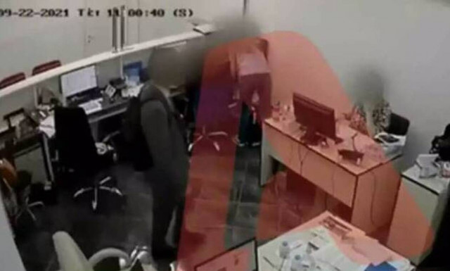 Βίντεο ντοκουμέντο: 43χρονος μπήκε σε εταιρεία και μαχαίρωσε παλιό συμμαθητή του