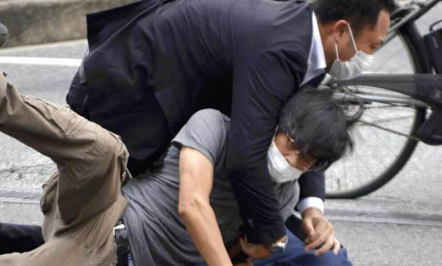 Σίνζο Άμπε: Αγόρασε τα κομμάτια του όπλου από το internet ο δράστης της δολοφονίας