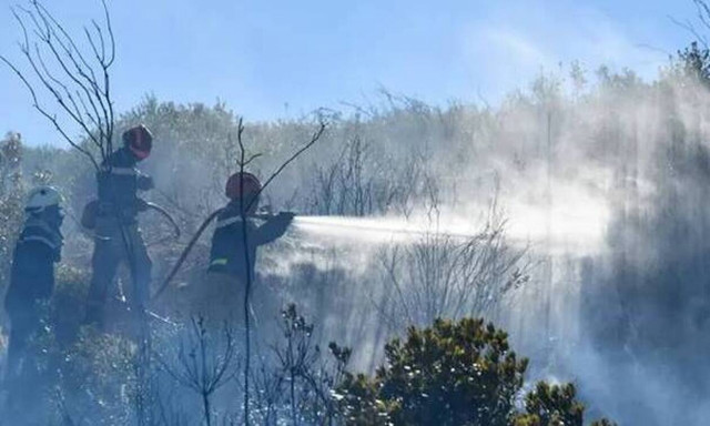 Γαλλία: Eκατοντάδες πυροσβέστες δίνουν μάχη με τεράστια πυρκαγιά στο νότο - Θα κάνει μέρες να σβήσει