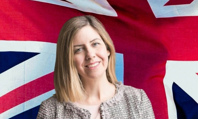 Βρετανία: Η προσβλητική χειρονομία της υπουργού Παιδείας με το μεσαίο δάχτυλο