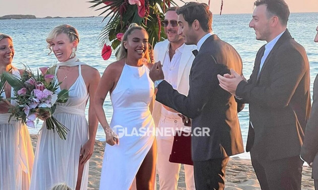 Κόνι Μεταξά - Μάριος Καπότσης: Οι γαμήλιες φωτογραφίες τους στο υπέροχο ηλιοβασίλεμα της Κρήτης