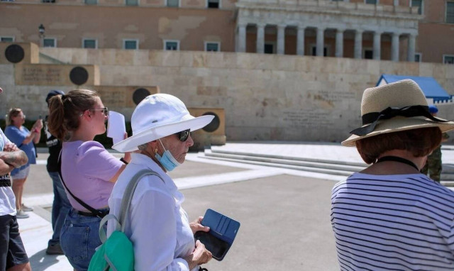 Κορονοϊός: Κορύφωση του έκτου κύματος με αύξηση θανάτων - Τα συμπτώματα της long covid