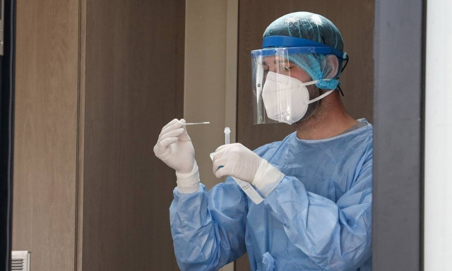 Τζανάκης στο Newsbomb.gr: Πότε θα δούμε πτώση των κρουσμάτων - Ποιοι πρέπει να κάνουν την 4η δόση