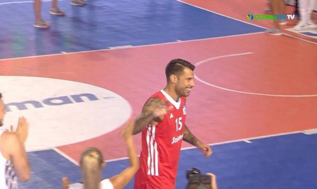 Γιώργος Πρίντεζης: Η Σύρος αποθέωσε το «παιδί» της – «Έκλεψαν» την παράσταση Μιλλούση, Μπεκατώρου