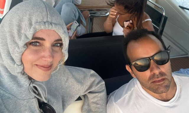 Kιάρα Φεράνι: Η διάσημη influencer διαφήμισε παγκοσμίως την Ύδρα - Το απρόοπτο των διακοπών της