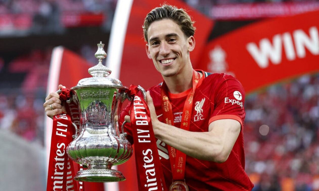 Κώστας Τσιμίκας: Ταξίδι σε Ταϊλάνδη και Σιγκαπούρη με τη Λίβερπουλ