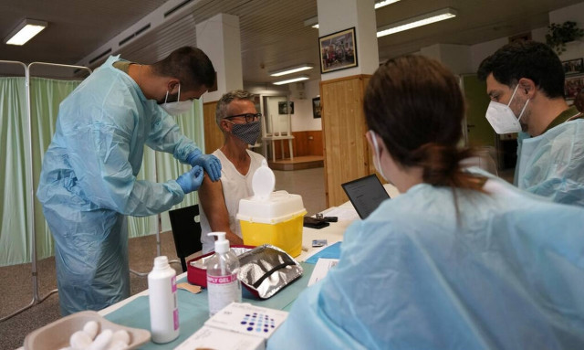 Κορονοϊός στην Ιταλία: Ξεκινά η χορήγηση δεύτερης ενισχυτικής δόσης σε πολίτες άνω των 60 ετών