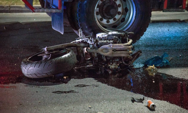 Κόρινθος: Νεαροί διασωληνώθηκαν μετά από τροχαίο – Είχαν επισκεφθεί φίλη που παρασύρθηκε από όχημα