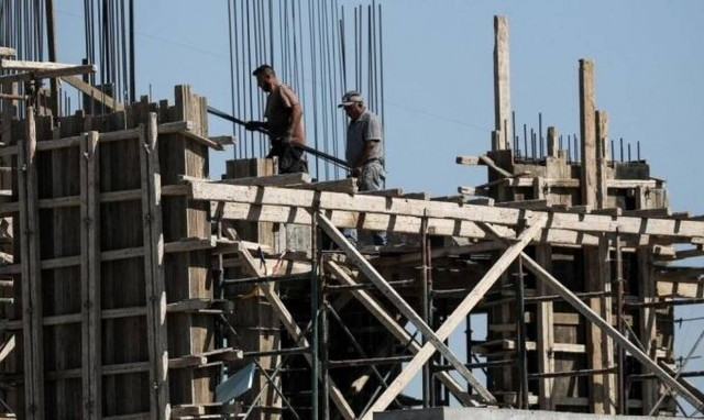 e-ΕΦΚΑ:Πότε καταβάλλεται το αδειοδωρόσημο Αυγούστου σε εργατοτεχνίτες οικοδόμους