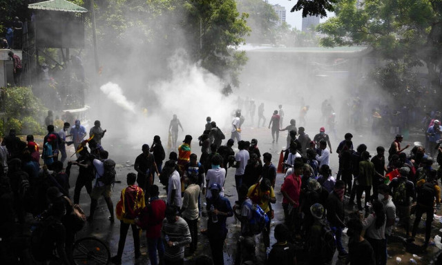 Χάος και οργή στη Σρι Λάνκα: Οι διαδηλωτές επιτέθηκαν στα γραφεία του πρωθυπουργού