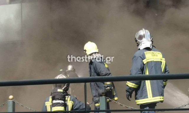 Θεσσαλονίκη: Μεγάλη φωτιά σε κατάστημα αθλητικών ειδών