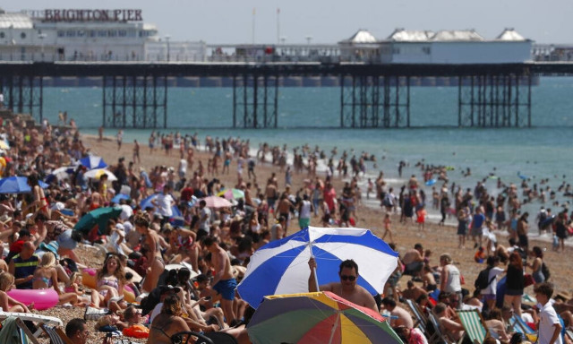 H Ευρώπη «καίγεται»: Ακραίες θερμοκρασίες και πυρκαγιές σε Ιβηρική, Γαλλία - Συναγερμός στη Βρετανία