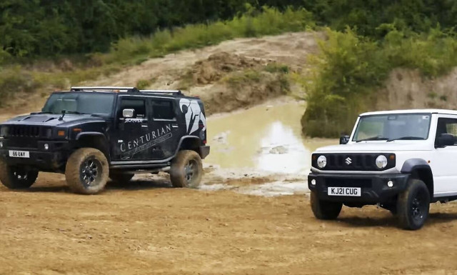 Δαβίδ εναντίον Γολιάθ: Ένα Hummer τα βρίσκει «σκούρα» με ένα Jimny