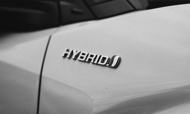 Αυτοκίνητο: Υβριδικά επιλέγουν και πάλι οι Έλληνες οδηγοί