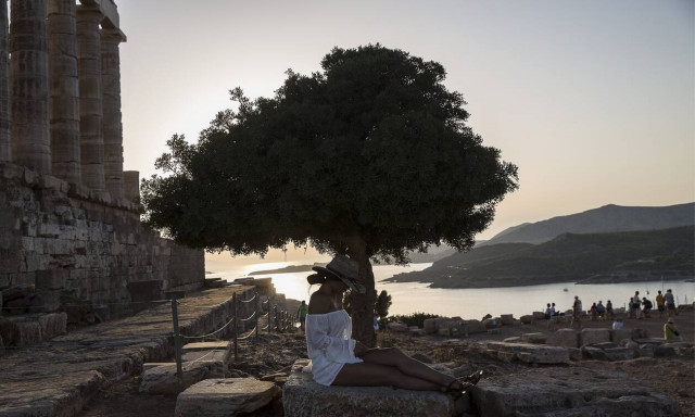 Άγιος Πέτρος: Η παραλία που βρίσκεται μία «ανάσα» μακριά από την Αθήνα