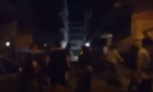 Μέλη του Ρουβίκωνα συγκεντρώθηκαν στο σπίτι του Λιγνάδη: Είσαι ανεπιθύμητος στη γειτονιά