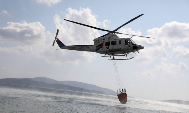 Συνεχώς στον αέρα σήμερα τα ιπτάμενα μέσα της Πυροσβεστικής – Γιατί βρίσκονται σε περιπολία