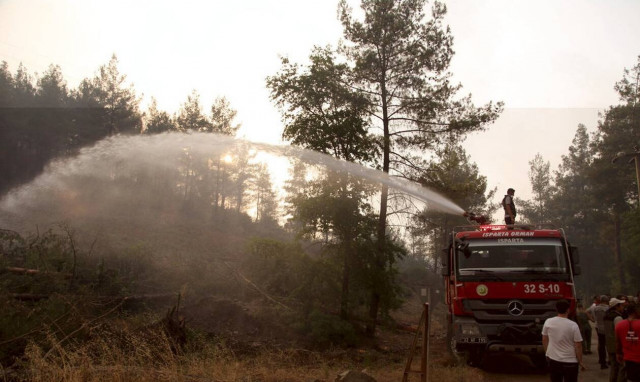 Τουρκία: Μάχη με τις φλόγες στα νοτιοδυτικά - Χιλιάδες κάτοικοι απομακρύνθηκαν από τα σπίτια τους