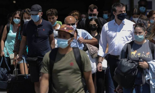 Τζανάκης - Κορονοϊός: «Ψηλά» και τον Αύγουστο τα κρούσματα - Αυτά είναι τα συμπτώματα της Όμικρον 5