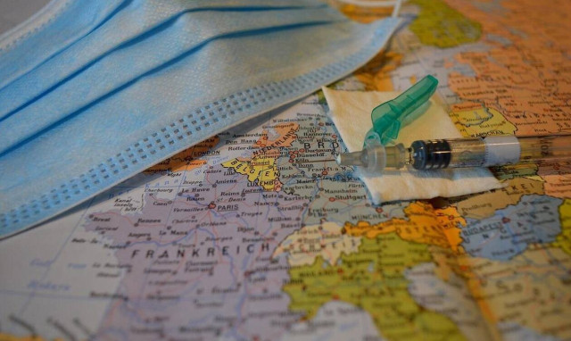 ECDC: Στο «βαθύ κόκκινο» η Ελλάδα - Tο έκτο κύμα της πανδημίας κορονοϊού έχει «χτυπήσει» την Ευρώπη