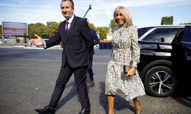 Ημέρα της Βαστίλλης - Μπριζίτ Μακρόν: Η απρόσμενη στιλιστική επιλογή της Πρώτης Κυρίας της Γαλλίας