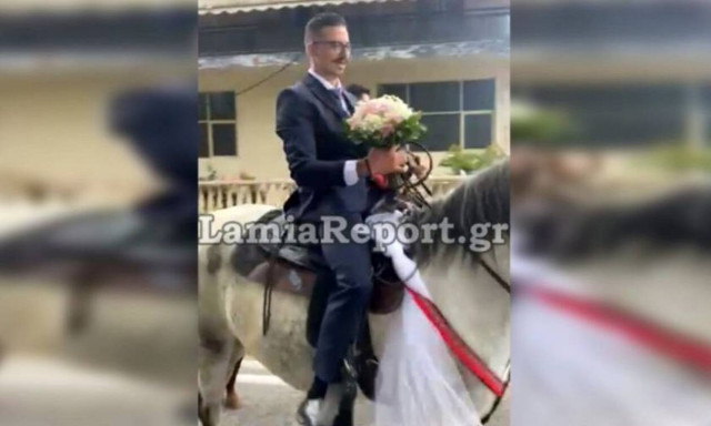 Λαμία: Γαμπρός πήγε με κλαρίνα και άλογο στην εκκλησία