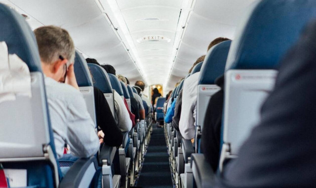 Κρήτη: Χαμός σε πτήση – Μεθυσμένη Βρετανίδα έκανε άνω κάτω πλήρωμα και επιβάτες