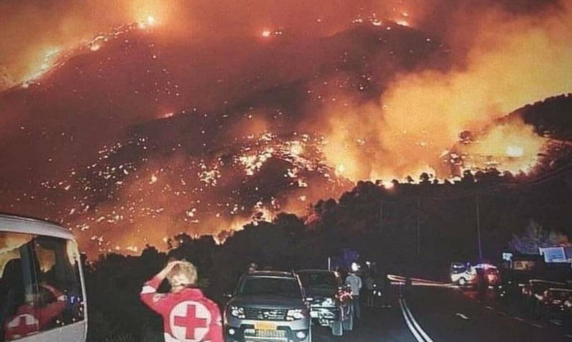 Ανεξέλεγκτη η φωτιά στο Ρέθυμνο: Νύχτα-κόλαση σε πολλές περιοχές - Έξι οικισμοί έχουν εκκενωθεί