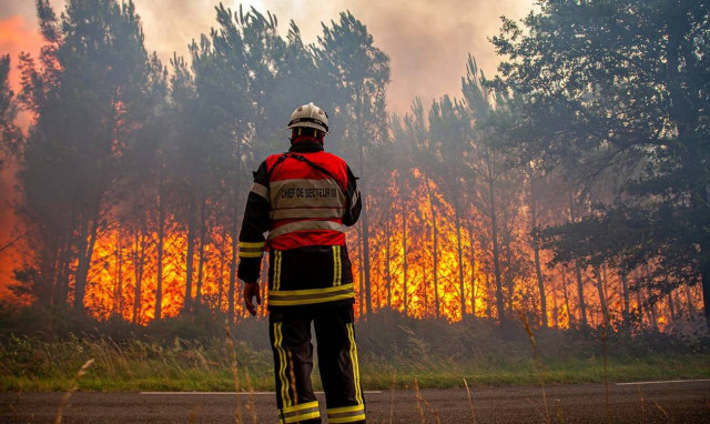 Συναγερμός για τον καύσωνα στην Ευρώπη - Μαίνονται οι πυρκαγιές σε Γαλλία, Ισπανία και Πορτογαλία