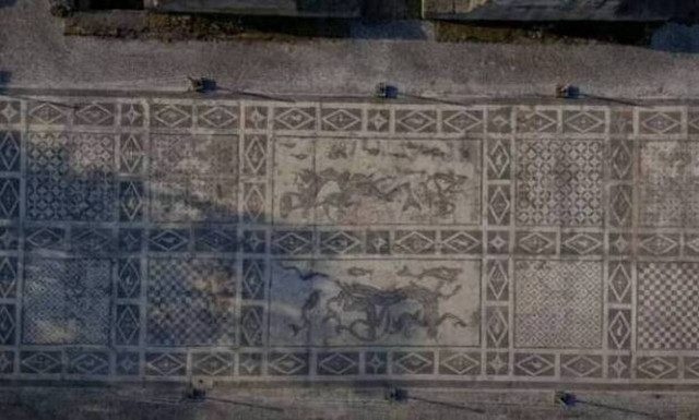 Ούτε Μύκονο, ούτε Σαντορίνη - Δείτε πού βρίσκεται στην Ελλάδα η ωραιότερη πισίνα του κόσμου (vid)