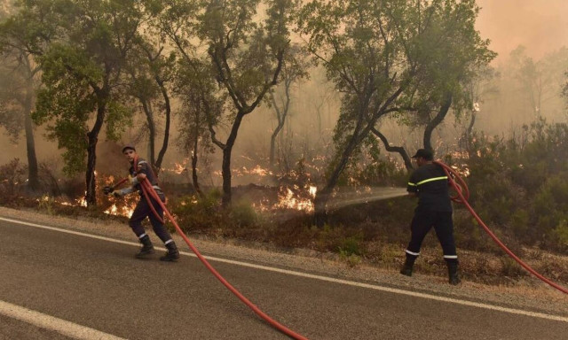 Μαρόκο: Πυροσβεστικές και στρατιωτικές ενισχύσεις για να ελεγχθούν οι δασικές πυρκαγιές