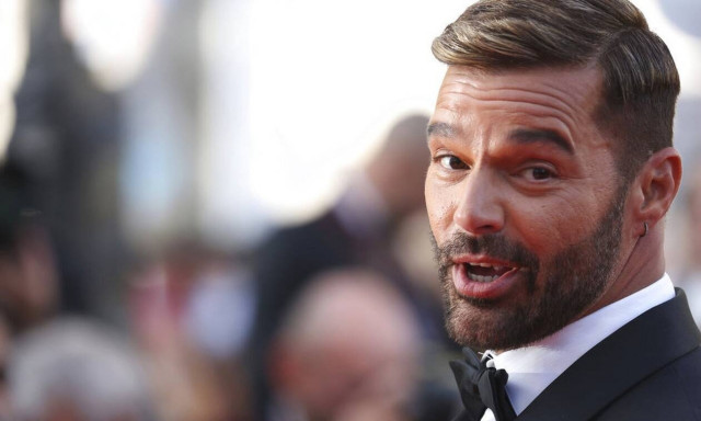 Ρίκι Μάρτιν: Ατάραχος μετά τις κατηγορίες για αιμομιξία – Ποστάρει ημίγυμνες φωτογραφίες