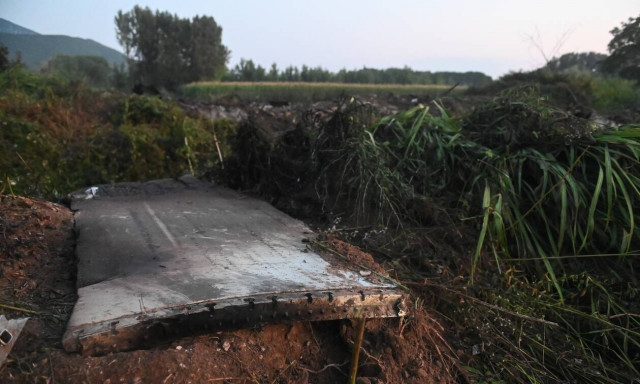 Πτώση αεροπλάνου στην Καβάλα: Οι πρώτες εικόνες υπό το φως της ημέρας (pics)