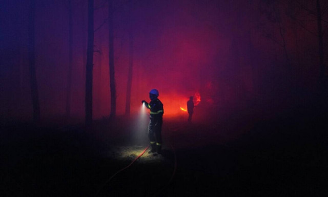 Πυρκαγιές και ακραίες θερμοκρασίες προκαλούν ασφυξία στη δυτική Ευρώπη