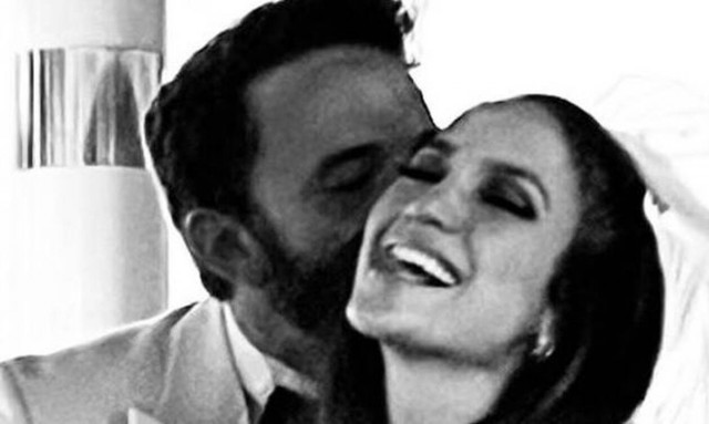 Τζένιφερ Λόπεζ – Μπεν Άφλεκ: Σε drive-through παρεκκλήσι ο γάμος – Οι πρώτες εικόνες