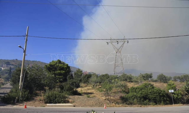 Φωτιά στην Πεντέλη: Μήνυμα του 112 στους κατοίκους - «Μείνετε σε ετοιμότητα, ακολουθείτε οδηγίες»