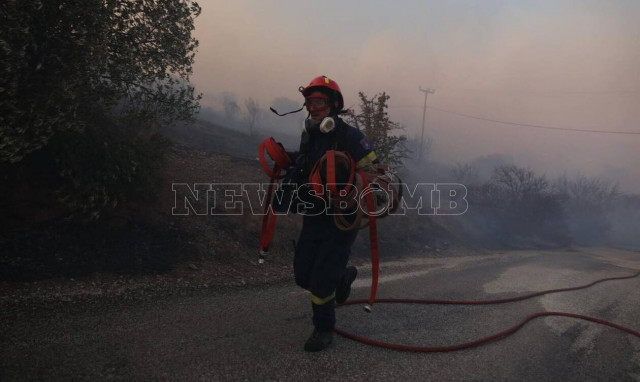 Ρεπορτάζ Newsbomb.gr: Στο πύρινο μέτωπο ο Πατούλης - «Θα είναι δύσκολη νύχτα με μεγάλη μάχη»