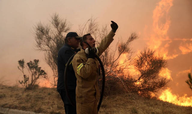 Φωτιά στην Πεντέλη: Δεν υπάρχουν εγκλωβισμένοι λέει η Πυροσβεστική