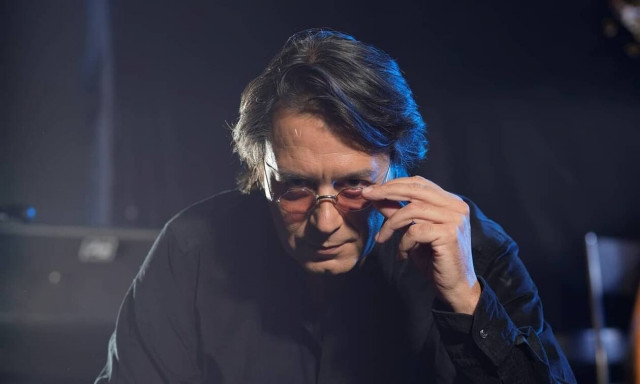 Φωτιά στην Πεντέλη: Ώρες αγωνίας για τον Γιάννη Κότσιρα