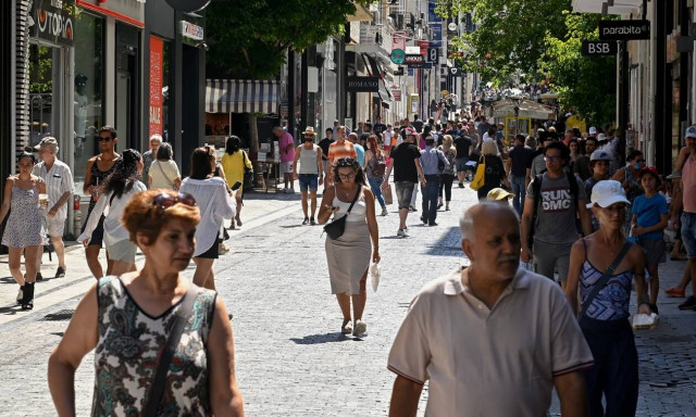 Κορονοϊός: Ο Γκίκας Μαγιορκίνης εξηγεί γιατί ο «θερινός παφλασμός» δεν θα φέρει «χειμερινό κύμα»