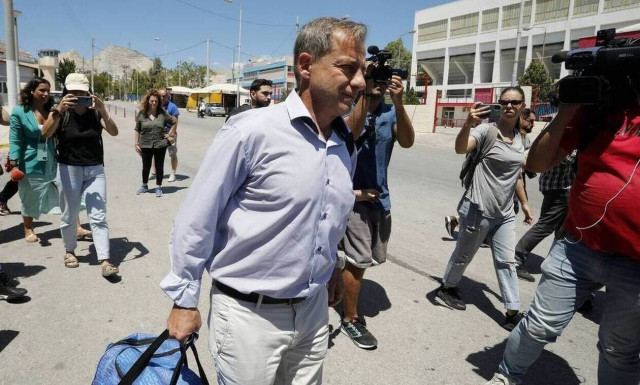 Δημήτρης Λιγνάδης: Το καυστικό τραγούδι για την αποφυλάκιση παρά την καταδίκη για βιασμούς ανηλίκων